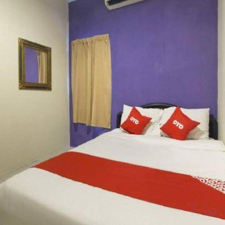 Oyo 44100 Hotel Casavilla Петалинг Джая Екстериор снимка
