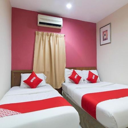 Oyo 44100 Hotel Casavilla Петалинг Джая Екстериор снимка