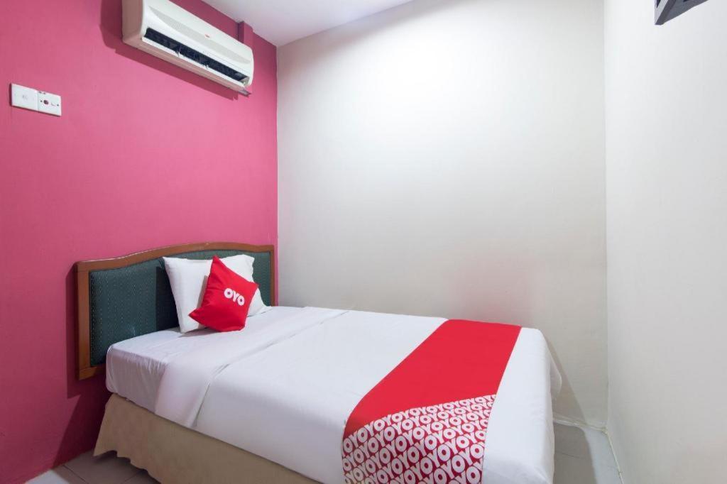 Oyo 44100 Hotel Casavilla Петалинг Джая Екстериор снимка