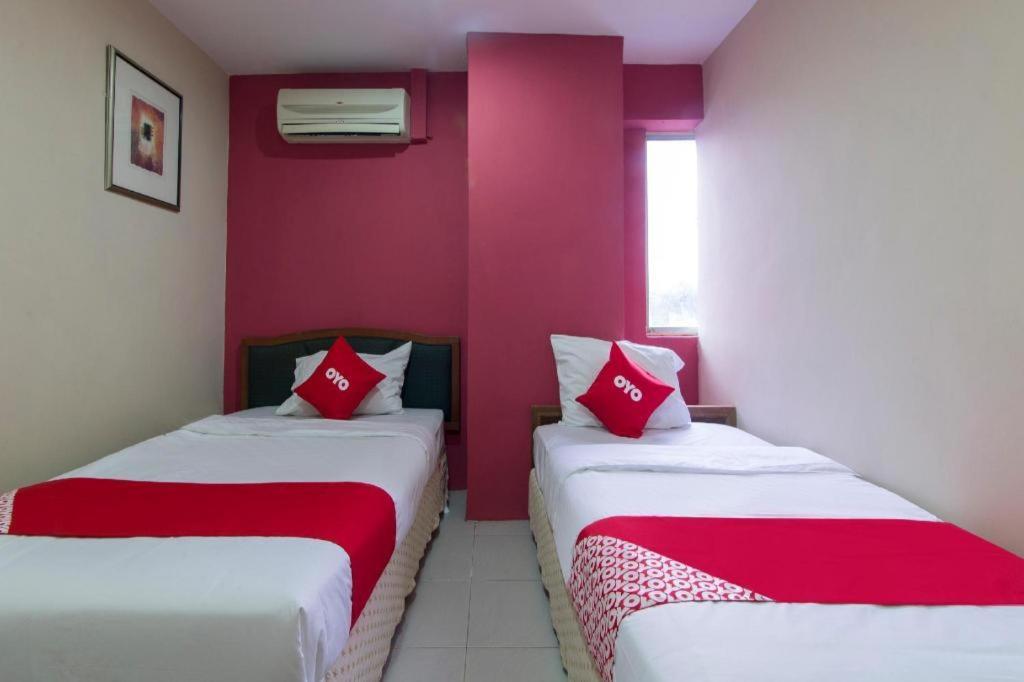 Oyo 44100 Hotel Casavilla Петалинг Джая Екстериор снимка