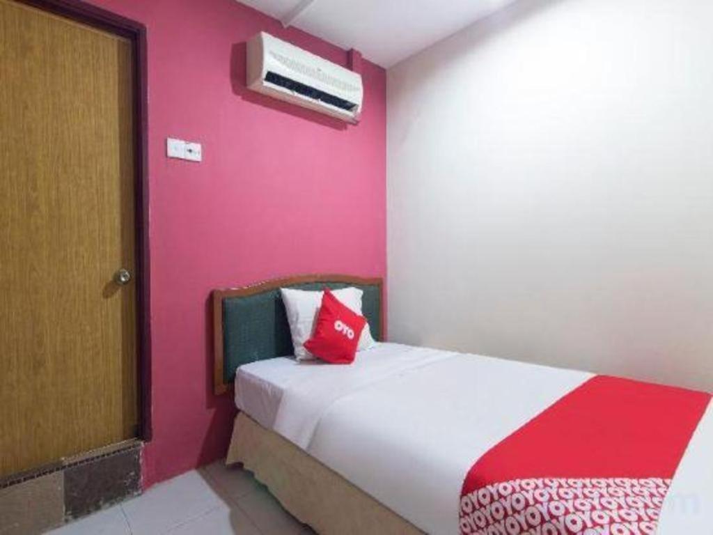 Oyo 44100 Hotel Casavilla Петалинг Джая Екстериор снимка