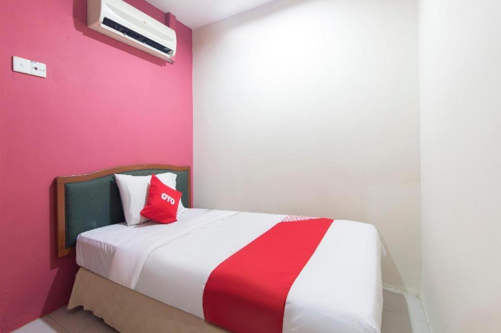 Oyo 44100 Hotel Casavilla Петалинг Джая Екстериор снимка