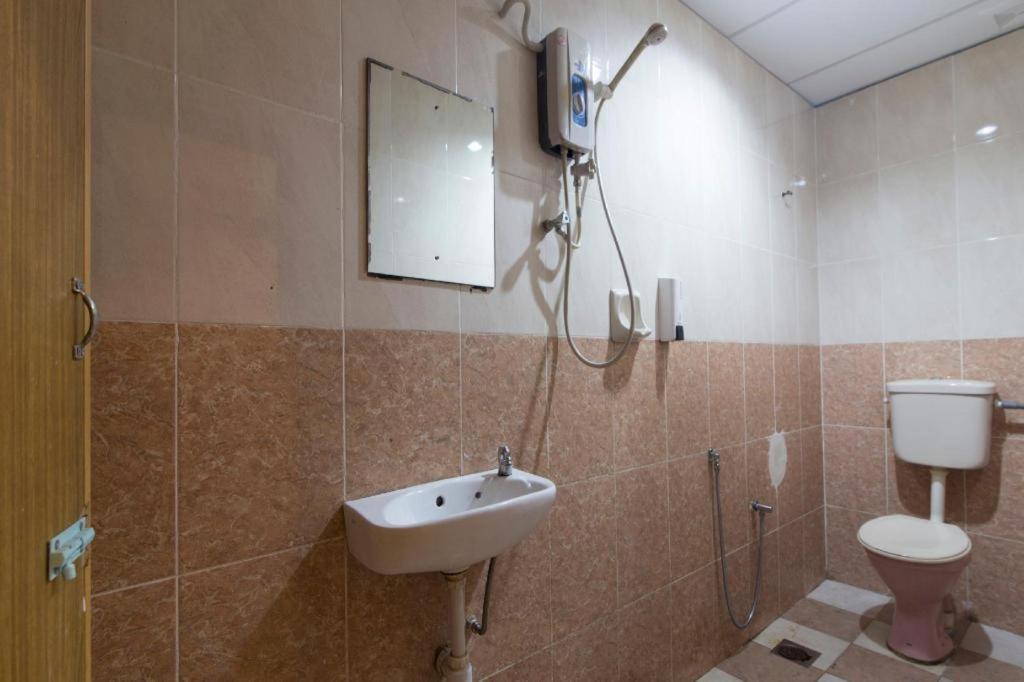 Oyo 44100 Hotel Casavilla Петалинг Джая Екстериор снимка