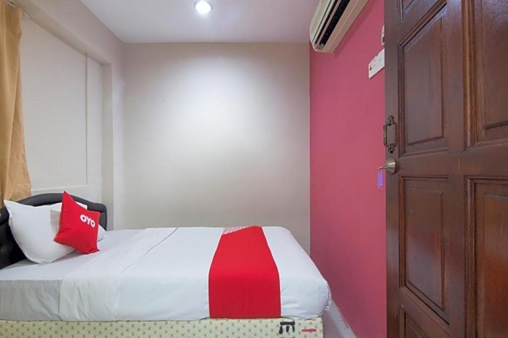 Oyo 44100 Hotel Casavilla Петалинг Джая Екстериор снимка