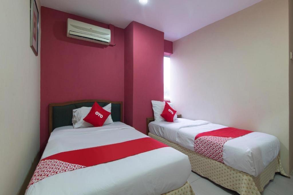 Oyo 44100 Hotel Casavilla Петалинг Джая Екстериор снимка