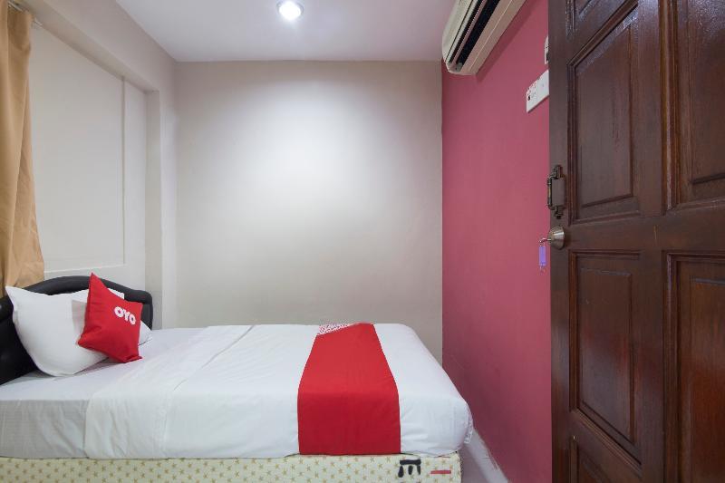 Oyo 44100 Hotel Casavilla Петалинг Джая Екстериор снимка