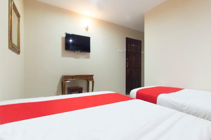 Oyo 44100 Hotel Casavilla Петалинг Джая Екстериор снимка